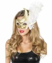 Carnaval oogmasker wit goud met grote bloem en veer